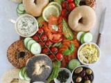 Plateau de bagels au saumon fumé (bagel board)