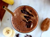 Smoothie banane, chocolat et purée d’amande