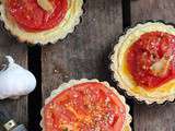 Tartelettes graines de moutarde, flan au chèvre et tomates