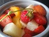 Salade de fruits, fraise, abricot, nectarine, ananas et banane