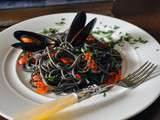 Linguine à l’encre de seiche aux moules de bouchot et caviar de saumon