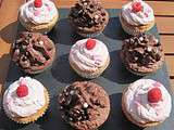 Assortiment cupcakes mousse framboises/mascarpone et mousse au chocolat