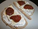 Tartines au camembert et tomates séchées