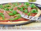 Pizza à la mozzarella, roquette et jambon sec italien