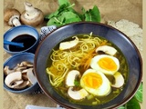 Soupe façon ramen pour utiliser l’eau de cuisson des champignons