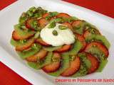 Carpaccio de fraises et kiwis au coulis de menthe-pistache, crème au fromage frais