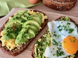 Avocado toast à l’oeuf en deux façons