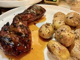 Onglet de boeuf grillé au miel à la truffe, sauce à la truffe et pommes de terre grenailles sautées au thym frais