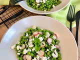 Salade tiède de petits pois aux radis, à la menthe et à la feta