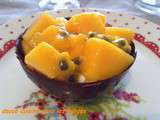 Mousse de chocolat blanc à la bergamote, salade de mangue