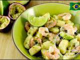 Salade de crevettes, avocat, fruits de la passion et banane