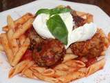 Boulettes boeuf et porc, sauce tomate basilic, penne et burrata