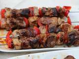 Brochettes de magret de canard au beurre d'olives a la plancha