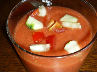 Gaspacho de tomates, poivron et concombre