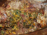 Gigot d'agneau pascal et sa farce verte ail des ours, ciboulette, menthe, persil, olives et pistaches