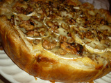 Quiche aux epinards, buche de chevre, champignons et noix torrefiees