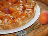 Tarte aux abricots, amandes et lavande