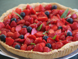 Tarte sablee aux fraises sur un lit de creme mousseline a la verveine citronnelle