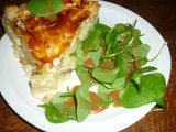 Tourte de pommes de terre feuilletee au mont d'or, feuilles de pourpier