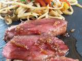 Magret de canard au miel et nouilles chinoises aux légumes