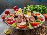 Ingrédients clés de la salade niçoise traditionnelle