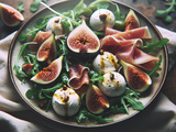 Salade figues fraîches, mozzarella, roquette et jambon cru