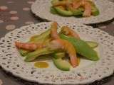 Salade d'avocat et crevettes et vinaigrette au curry