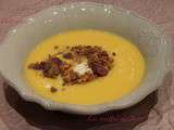 Velouté de butternut, noix torréfiées et cranberries et kari gosse