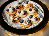 Blinis crème de Saint-Agur et myrtilles