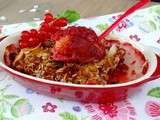 Crumble de groseilles rouges et pêches { Basilic, noix de coco … }