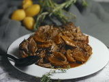 Épaule d’agneau confite sauce aux dattes