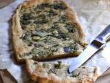 Pain plat aux fromage et pesto d’oignon rouge