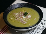 Soupe aux pieds de brocoli et au vert de poireaux