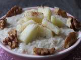 Porridge au lait d’amande, pommes et noix