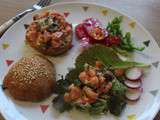 Hamburger façon tartare de saumon et légumes du potager