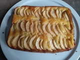 Gâteau crémé pommes et gelée de coings avec le cake factory