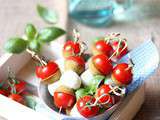 Brochettes de tomates cerises, financiers au pesto et mozzarella