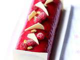 Bûche framboise, cerise et pistache