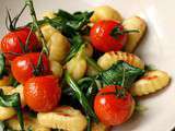 Gnocchi sautés à l’ail des ours et tomates rôties