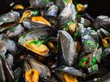 Moules marinières : moules au vin blanc, oignon et persil