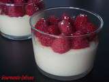 Mousse au chocolat blanc et framboises