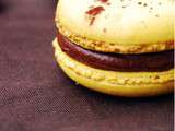 Macarons façon Mogador : chocolat au lait, fruit de la passion