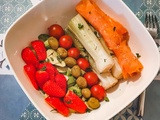 Salade aux poireaux, avocat, fraises, tomates et truite fumée