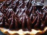 Tarte au chocolat, avocat & grenade (vegan, sans gluten & sucre)