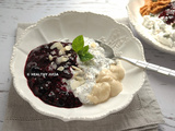 Bowl de fromage blanc aux fruits rouges et flocons d'avoine