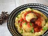 Boulettes de lentilles corail, sauce tomate et polenta crémeuse