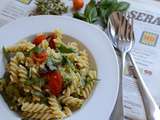 Fusilli aux tomates et au pesto de courgette cru