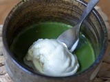 Matcha épais et glace à la vanille comme un affogato