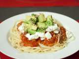 Spaghetti à la tomate, aux avocats et à la mozzarella