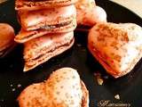 Macarons coeurs au chocolat au lait, praliné et crêpe dentelle